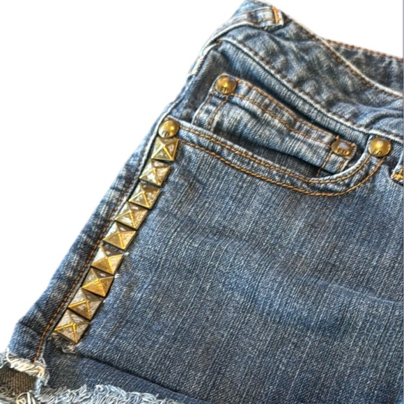 Free People Distressed Low Rise Brass Grommet Trim Denim Shorts Size 27 - Picture 8 of 10